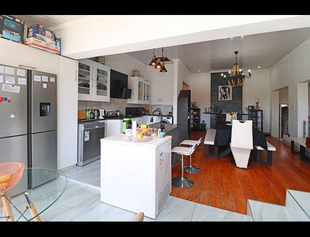 3 BEDROOM HOUSE FOR SALE IN MELVILLE